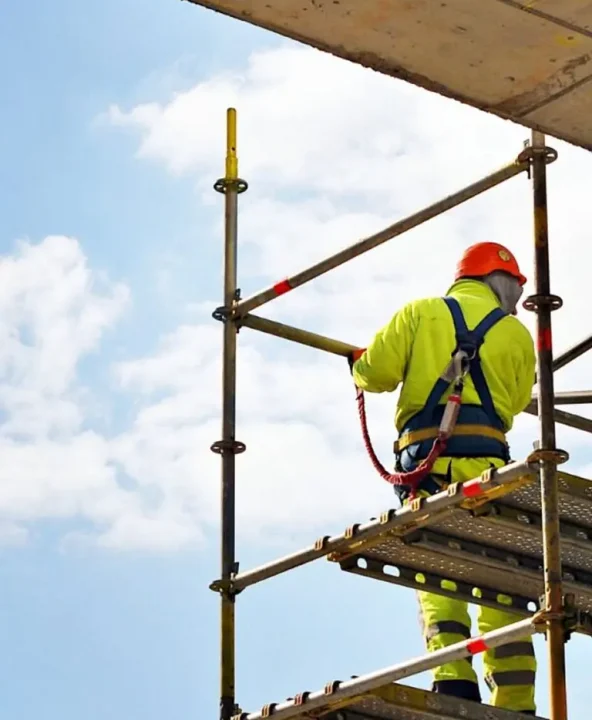 Lone Construction Worker on Scaffolding Following Safety Protocols — Metwide Communications in Gold Coast, QLD
